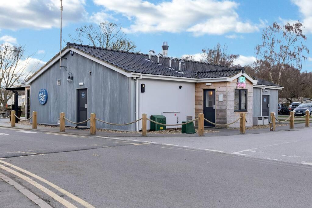Tattershall Lakes: Sally'S Superior Stay Exterior photo