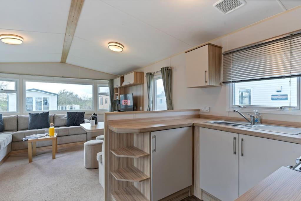 Tattershall Lakes: Sally'S Superior Stay Exterior photo