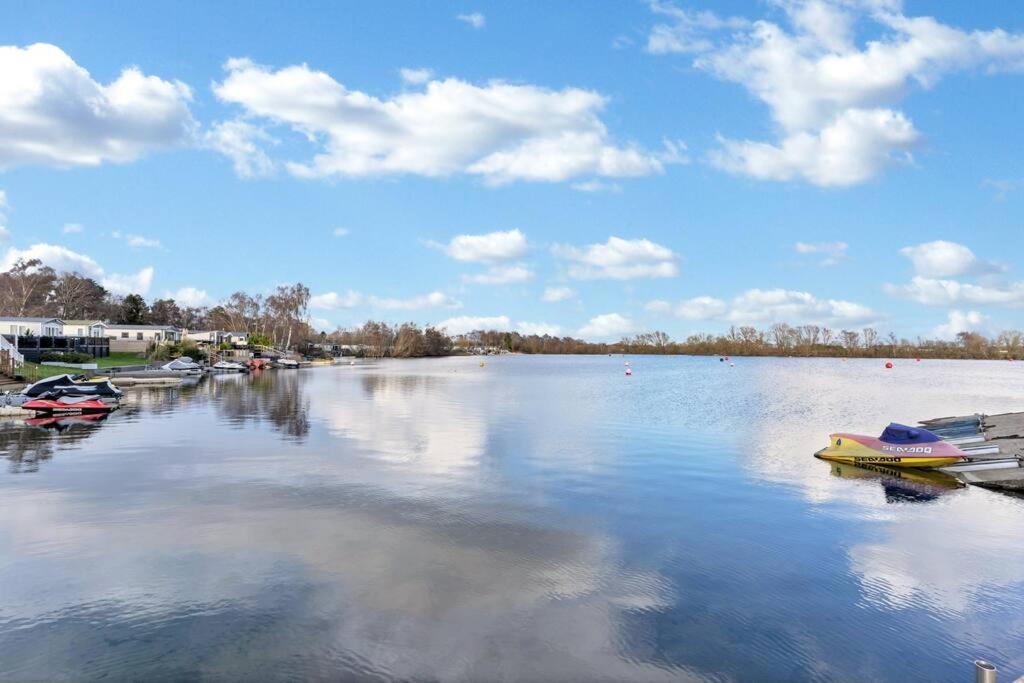 Tattershall Lakes: Sally'S Superior Stay Exterior photo
